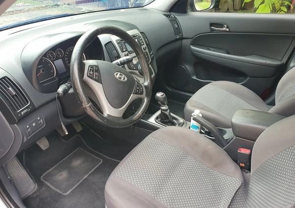 Hyundai I30 cena 17300 przebieg: 320000, rok produkcji 2011 z Kraśnik małe 67